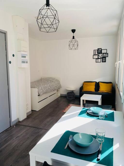 Saint Etienne : Studio Hyper Centre Luaran gambar